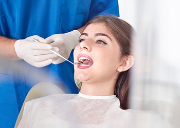 Woman receiving oral cancer screening